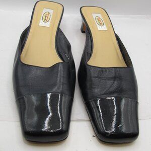Talbot’s Bunny black leather slide with black patent leather toe 8.5N